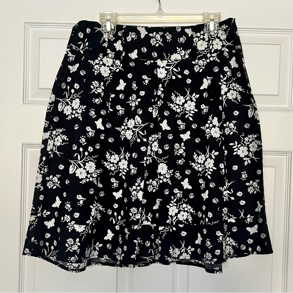 First Option Women’s Floral Skirt- Size 10! NWT!